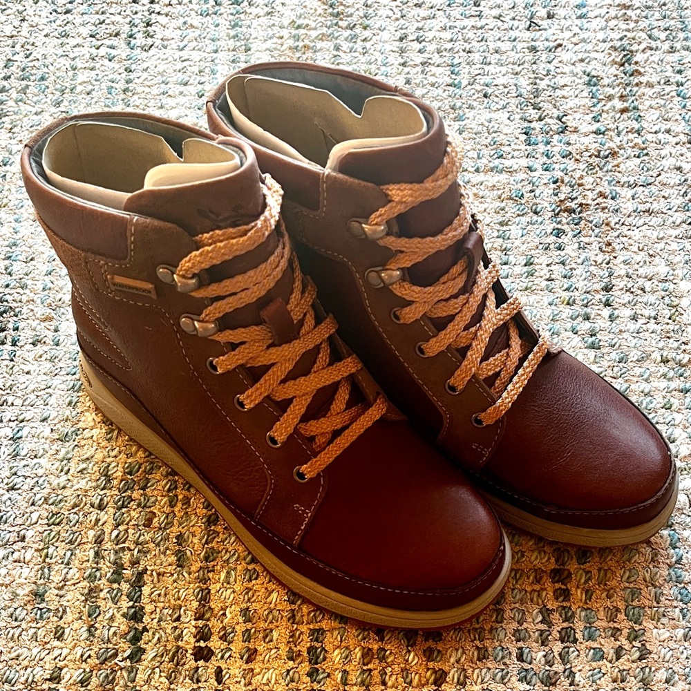 NEW Chaco Women's Sierra Waterproof Boot